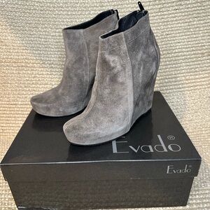 NWT Evado Italy Suede wedge platform booties sz 40